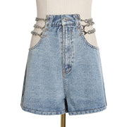 Character chain jean shorts