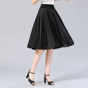 Middle-aged and elderly dancing skirts skirts