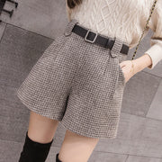 Women Wear High Waist Slim Plaid Shorts Look Thin