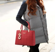 Simple and versatile ladies one shoulder messenger bag